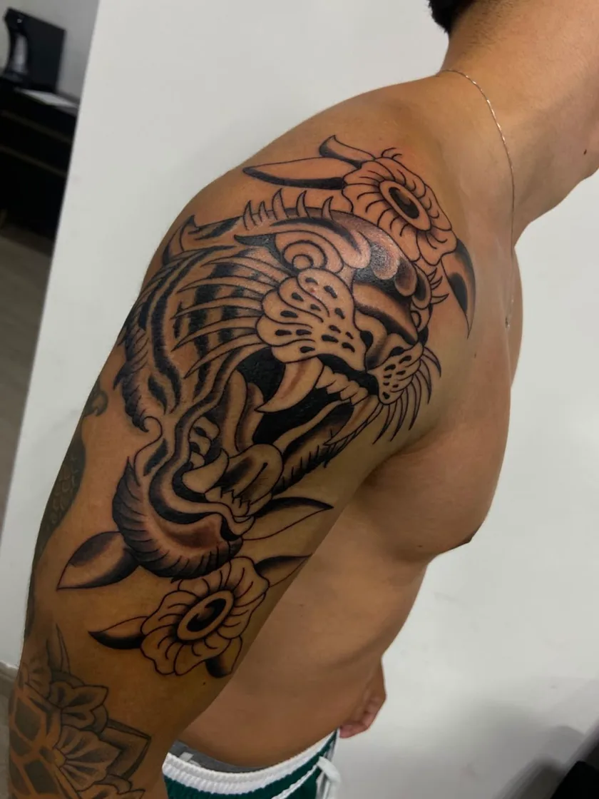Tatuagem 14 do arquivo do Mike